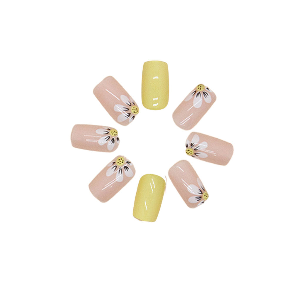 Daisy Press-On Nails — Floral Short Square Set | PEACHBXX